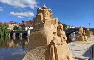 Písek'teki kum heykelleri