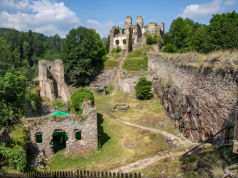 Dívčí Kámen – a romantic ruin at the confluence of the Křemžské brook and the Vltava