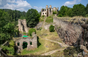 Dívčí Kámen – a romantic ruin at the confluence of the Křemžské brook and the Vltava