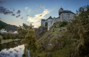 Zamek Loket – imponujące przestrzenie skrywają rozrywkę i edukację