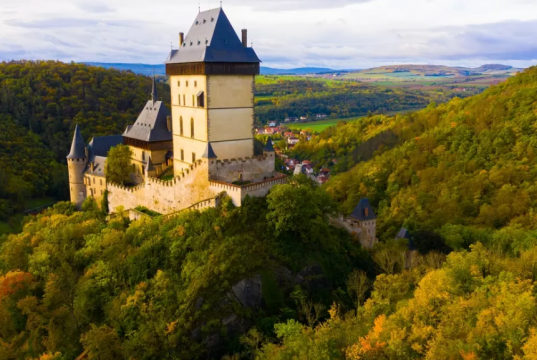 Karlštejn – a castle protecting the crown jewels Karlštejn – a castle protecting the crown jewels