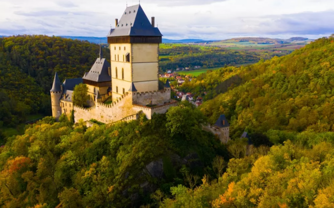 karlstejn Karlštejn – a castle protecting the crown jewels