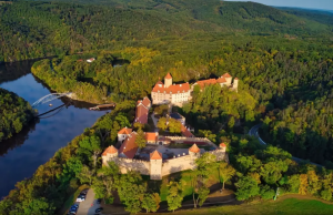 Veveří State Castle – 브르노 저수지 위 바위 곶의 진주