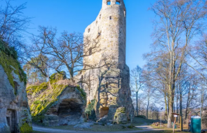 拥有岩石公寓的 Valečov 城堡