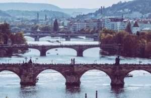 Co warto odwiedzić bardziej Pragę czy Bratysławę?