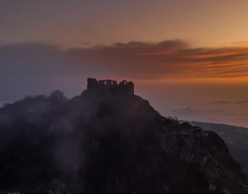 Český středohoří에 있는 Košťálov 성 유적