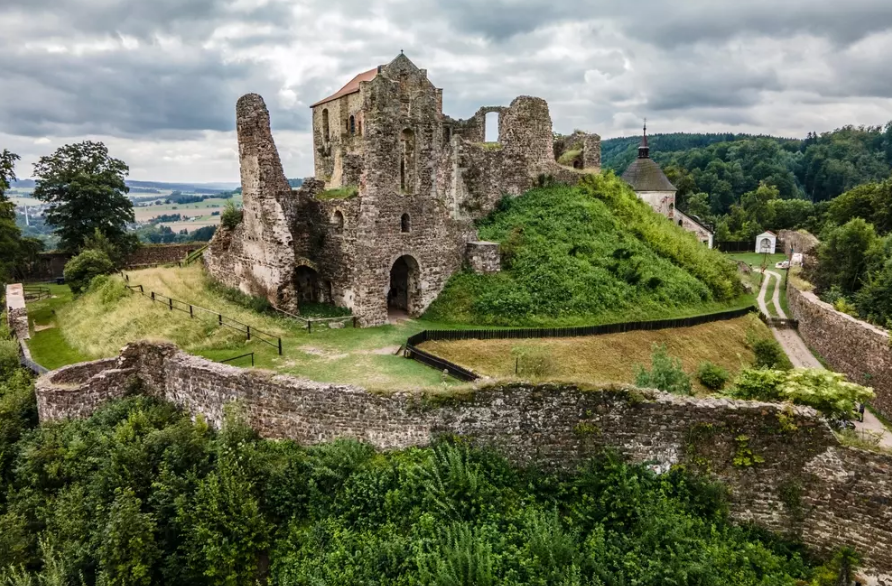 Pot tejn Castle Go After The Rumor Of The Treasure Prague Holiday 