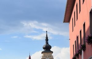 前往联合国教科文组织自然保护区途中的扎泰茨镇