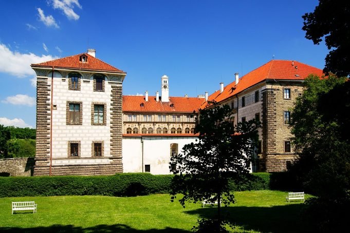 Nelahozeves_,_zámek