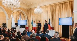 投资小城镇广场凯撒斯坦宫的勇敢会议