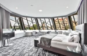 ๋์ฑํ์ฐ์คํธํ
Dancing House Hotel