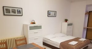 דירות בית ורוד Pink House Apartments