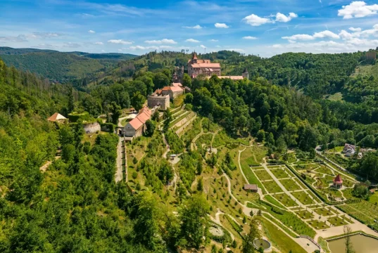 Pernštejn Kalesi Pernštejn Castle