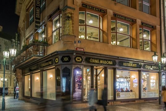 černá madona-prague-cafe