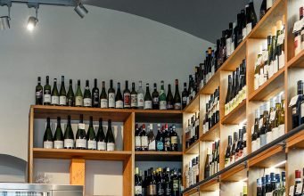 אספרסו בר של וינוגרף Espresso Bar by Vinograf Cafe in Prague