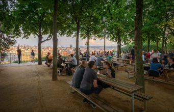 Wskazówki dotyczące bezpieczeństwa w Pradze Letenský Zámeček Restaurant in Prague