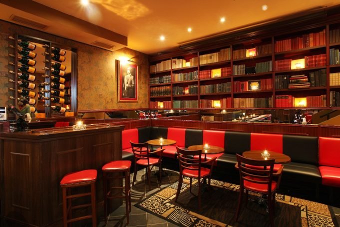 mánesova 酒吧和书籍-布拉格-酒吧 mánesova bar and books-prague-bars