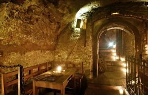 טברנה מימי הביניים U Krale Brabantského Medieval Tavern U Krále Brabantského Restaurant in Prague