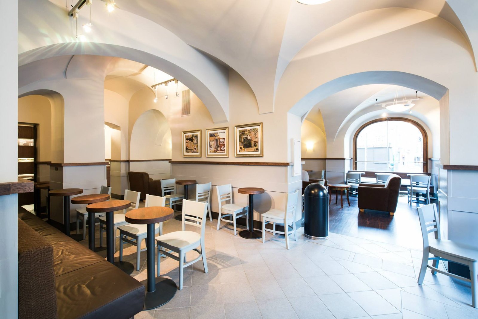 starbucks coffee-prague-cafe