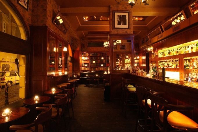 týnská bar and books-prague-bars
