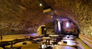 vinárna u sudu-prague-bars