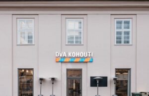 Dva Kohouti: Lager'in Yaşam Tarzıyla Buluştuğu Karlín'in Avlu Bira Fabrikası